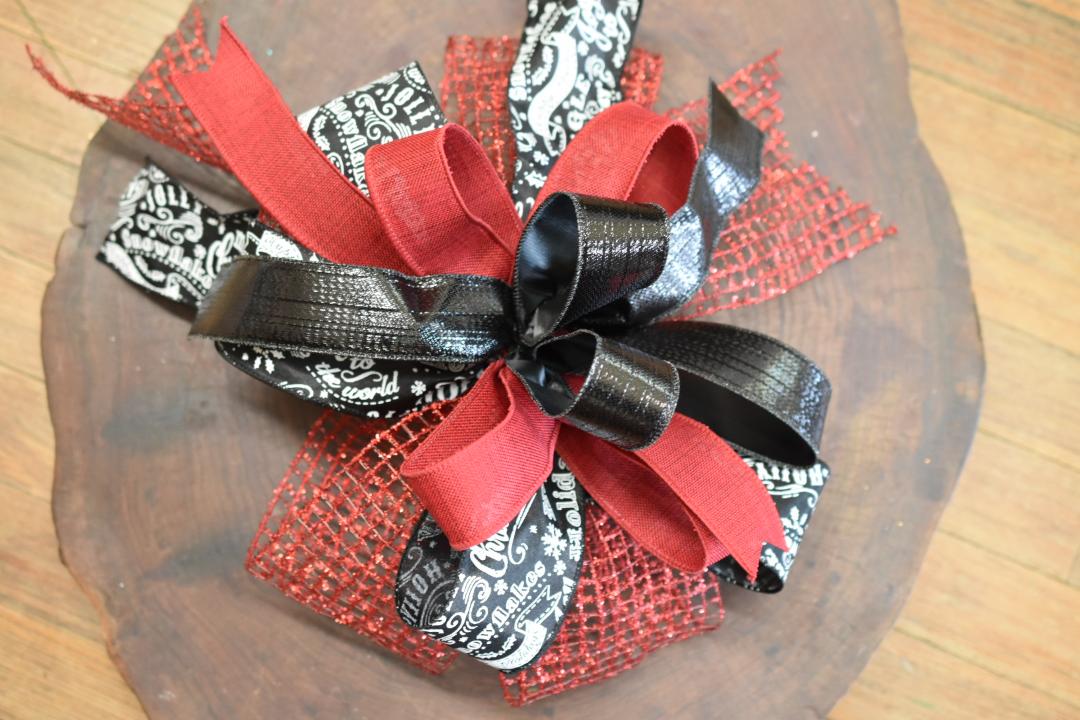 Christmas Greetings Bow with Tails - 12"